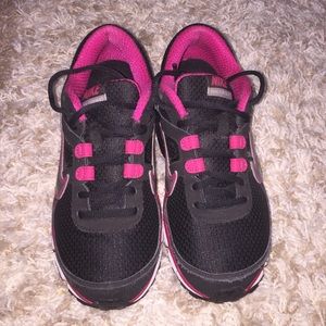 Nike Dual Fusion ST Sneakers